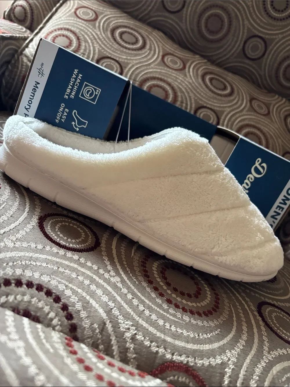 Dearfoams Women's Cream Memory Foam Slippers